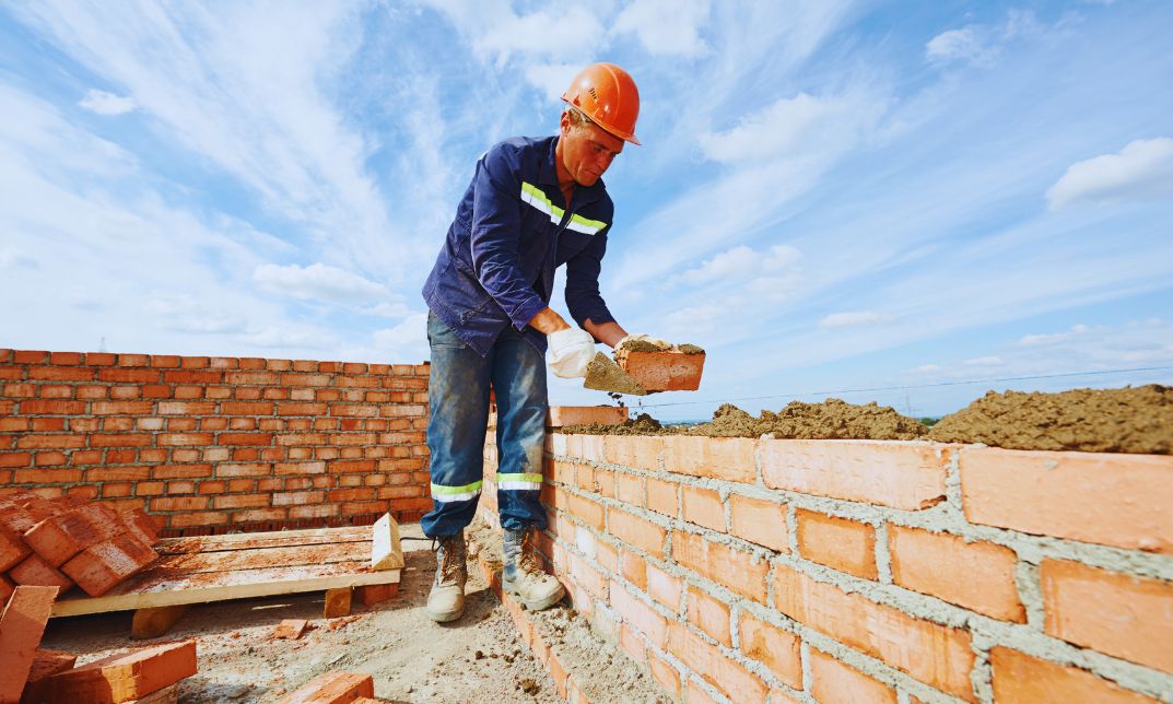 How much does a bricklayer earn per brick uk -CC